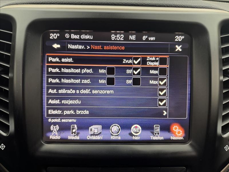 Jeep Cherokee 2,0 103kW 4X4 AC NAVI SENZORY - fotka 20 z 41