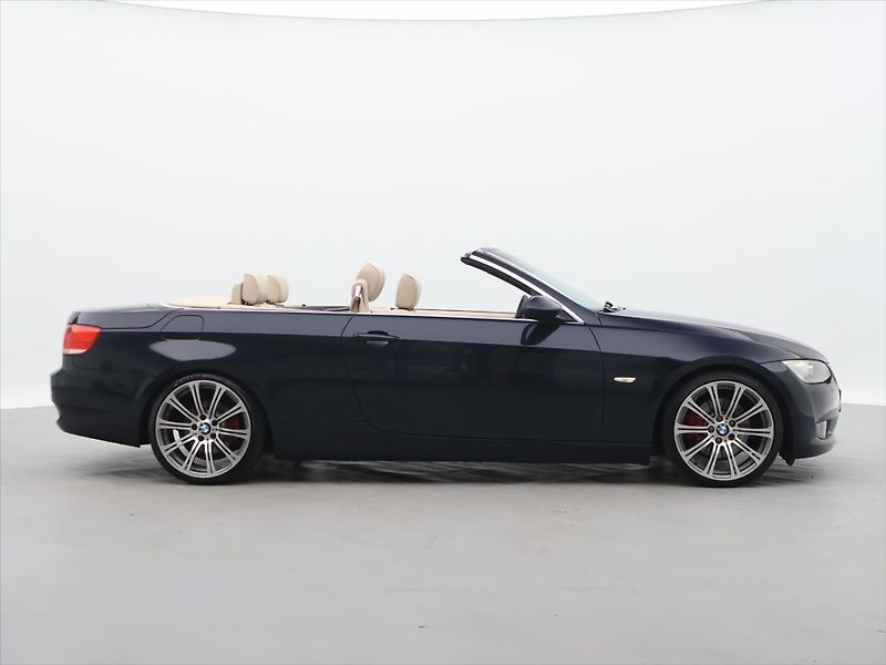 BMW Řada 3 3,0 325i Cabrio 160 kW - fotka 16 z 35