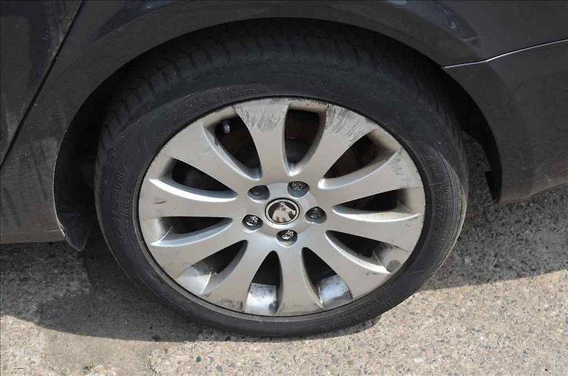 Škoda Superb (2009) II. 2,0 TDI SG - fotka 13 z 35