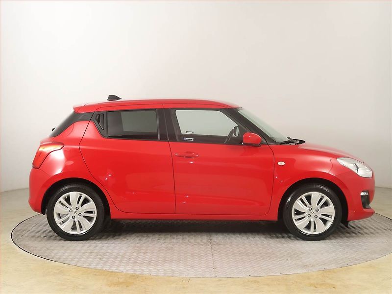 Suzuki Swift (2020) 1.2 SHVS, Serv.kniha - fotka 6 z 18