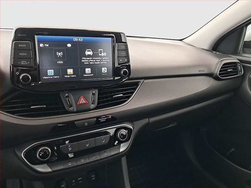 Hyundai i30 (2019) Trikolor 1.4 T-GDI, Serv.kniha - fotka 13 z 19