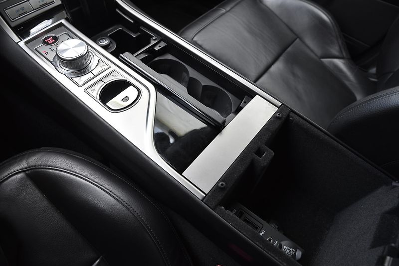 Jaguar XF 3.0 V6 S 202 kW A/T,XENON,NAVI - fotka 31 z 48