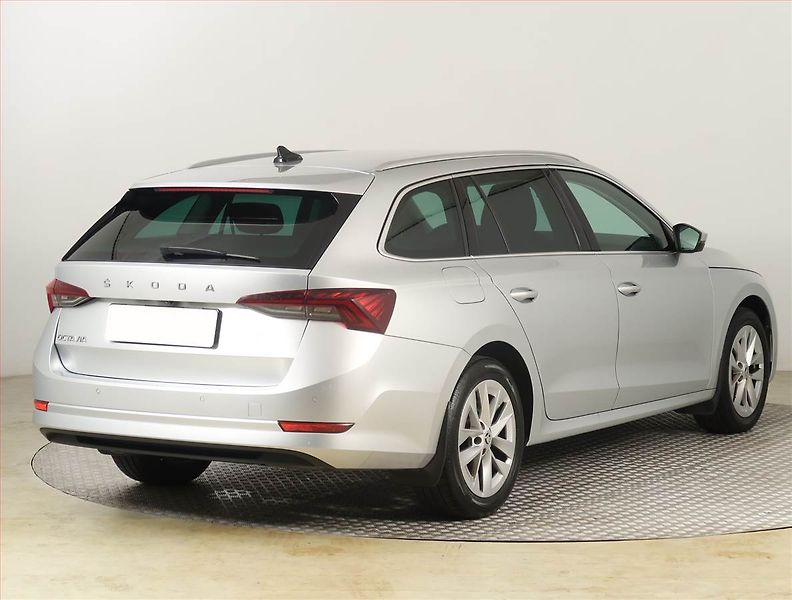 Škoda Octavia (2022) Style 1.5 TSI, ČR,1.maj - fotka 5 z 18