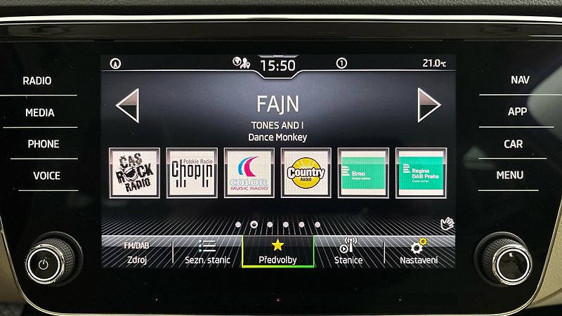 Škoda Superb 2.0 TDI Style Combi - fotka 11 z 25