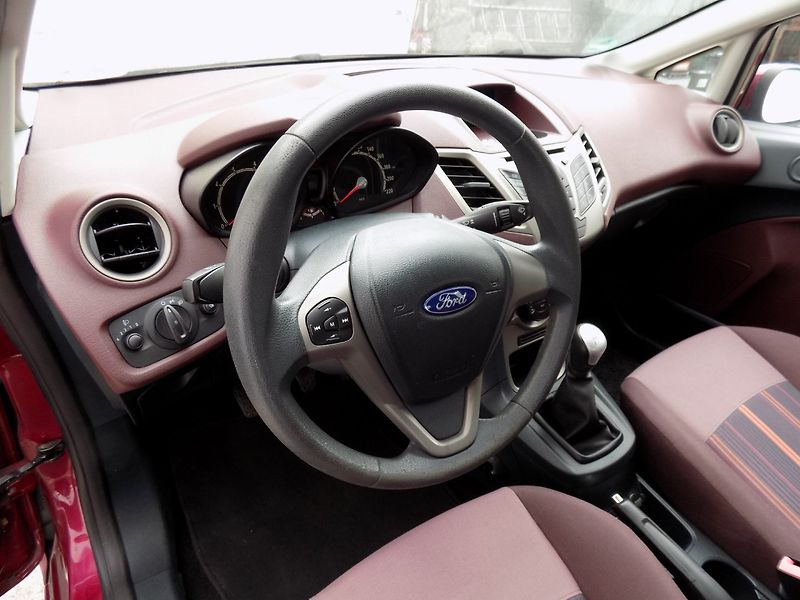 Ford Fiesta (2009) 1.2i/Klimatizace/ - fotka 12 z 32