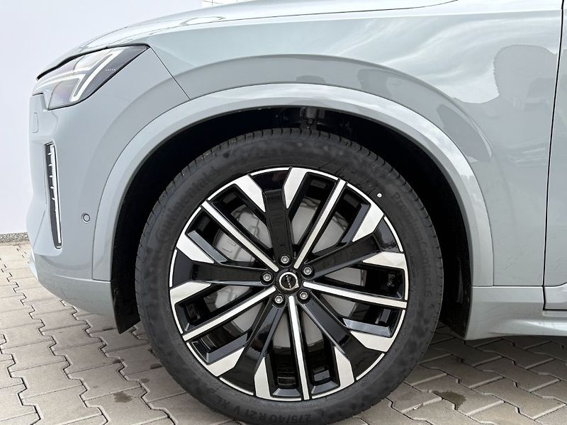 Volvo XC90 Plus Bright B5 184kW - fotka 18 z 18
