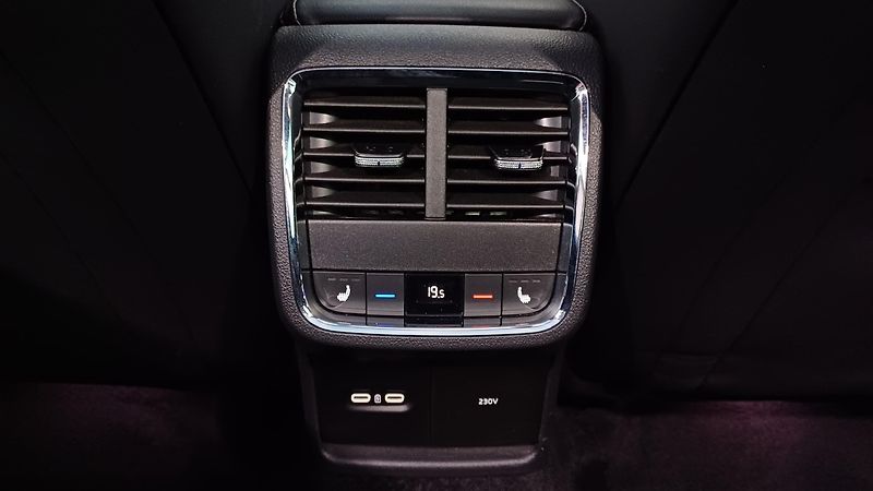 Škoda Octavia SCOUT TSI 4x4-WEBA-PANO-HUD-TZ - fotka 18 z 50