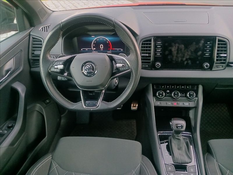 Škoda Karoq 2,0 TSI140kW DSG 4x4 SPORTLINE - fotka 17 z 39