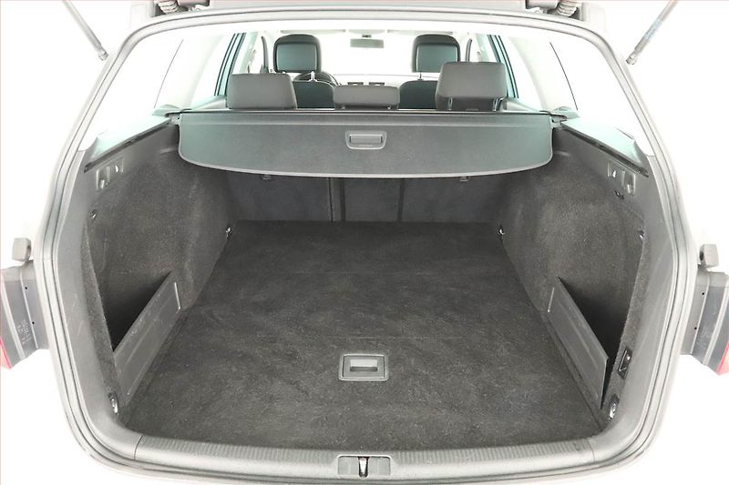 Volkswagen Passat (2014) 2.0 TDI, Navi, Tempomat - fotka 17 z 18