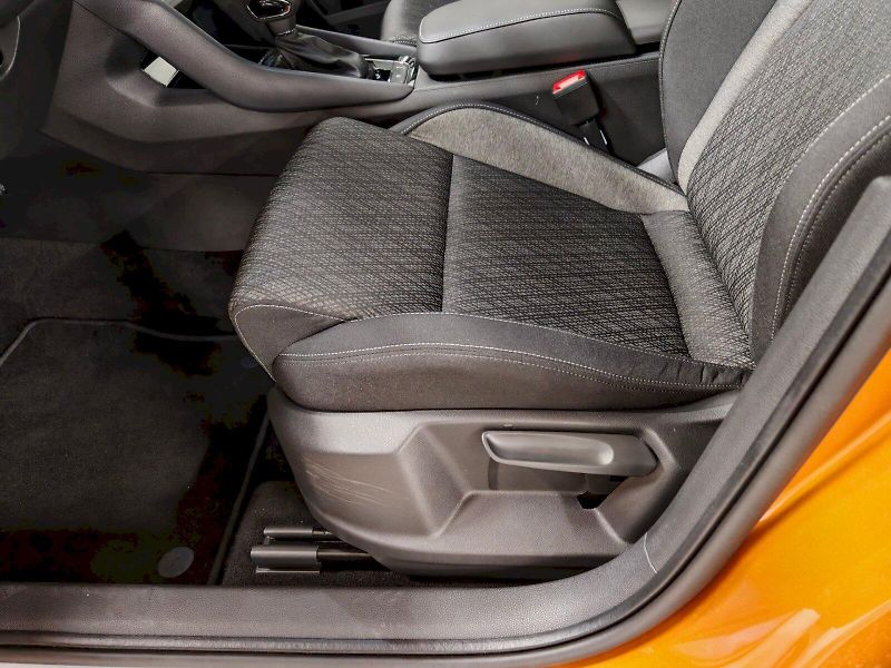 Škoda Karoq (2025) 2.0 TDI 110 kW DSG 4x4 Top Sel - fotka 23 z 32