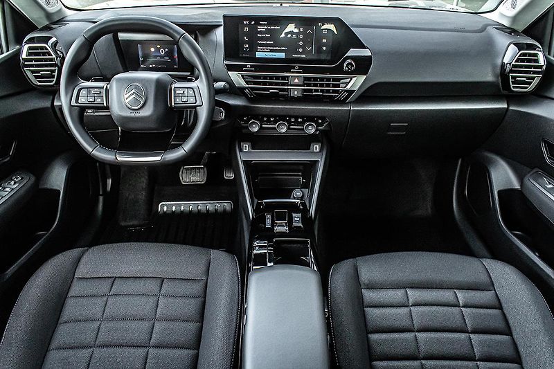 Citroën C4 (2026) 1,2 PLUS Hybrid 145k Automat - fotka 15 z 16