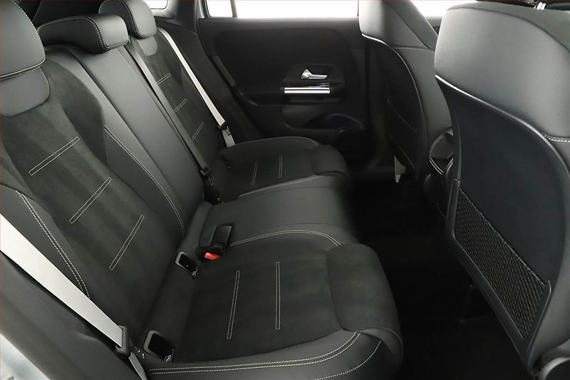 Mercedes-Benz GLA (2025) 200 d, AMG LINE, KEYLESS - fotka 7 z 19