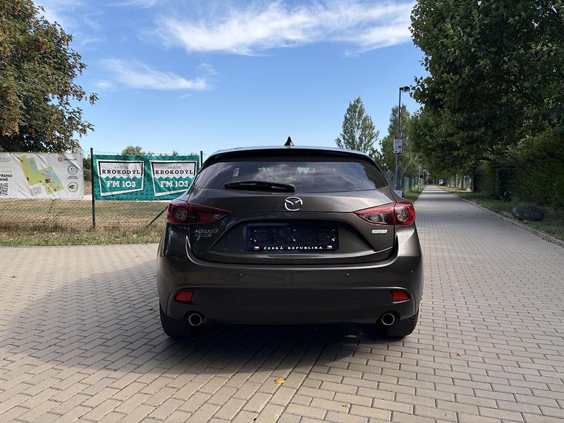 Mazda 3 2.0 121kw Center-Line - fotka 9 z 30