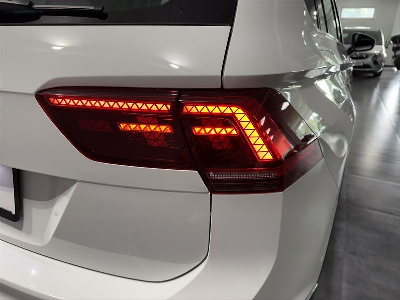 Volkswagen Tiguan 2,0   TDI 140KW HIGHLINE LED - fotka 30 z 38