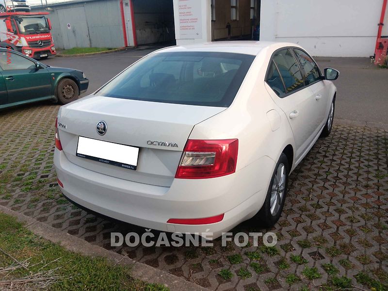 Škoda Octavia (2016) 1.2 TSi, ČR, Ambition, AC - fotka 2 z 3