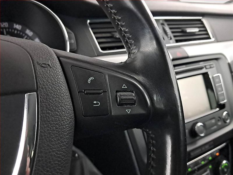 Škoda Superb (2009) 2.0 TDI, Navi, Tempomat - fotka 16 z 20