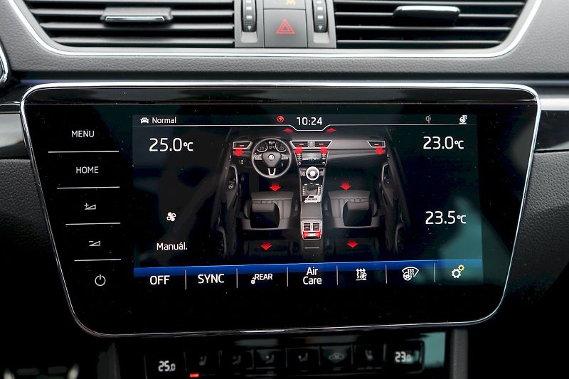 Škoda Superb (2019) TDI 140 kW DSG 4x4 L&K - tažné - fotka 19 z 39
