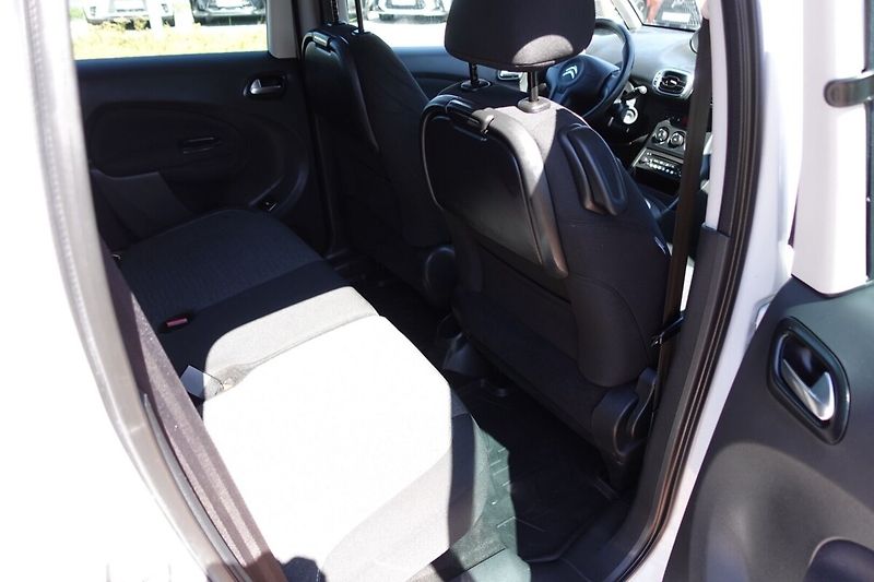 Citroën C3 Picasso 1,4VTi 70kW M/T Exclusive - fotka 12 z 26