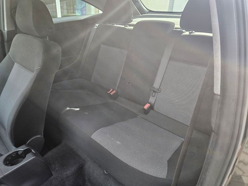 Opel Astra 1,8 ECOTEC 103kW, 2.majitel - fotka 25 z 27
