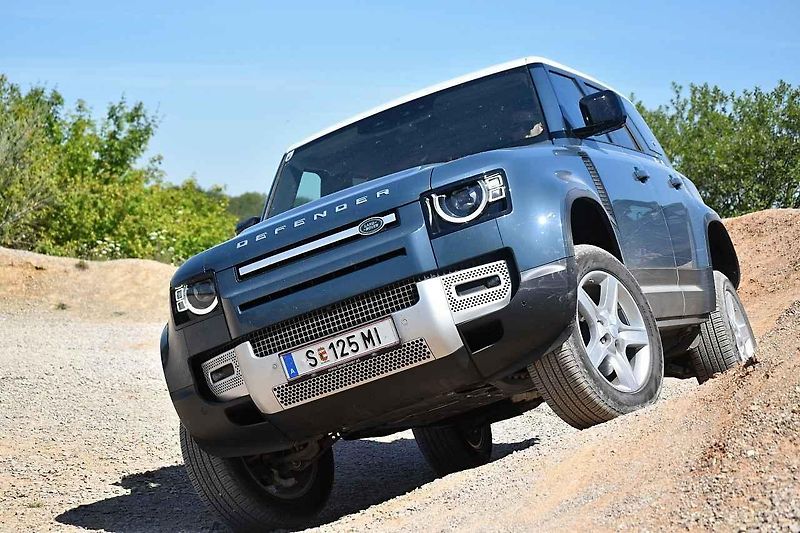 Prezentace vozu Land Rover Defender v lomu Velká Amerika