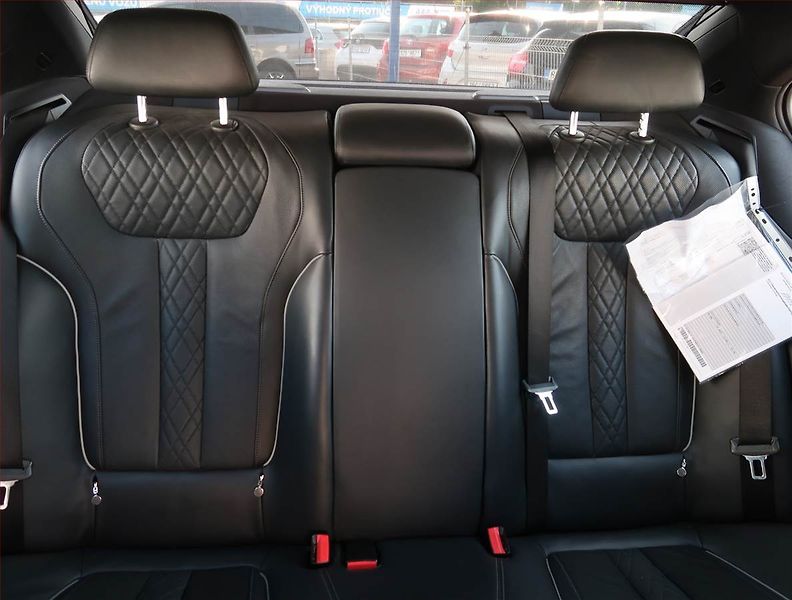BMW Řada 7 (2019) M Paket 730 d xDrive, ČR - fotka 10 z 29