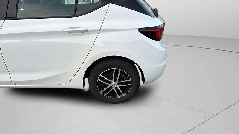 Opel Astra Edition HB 1.4i MT6 (74kW/100k - fotka 22 z 24