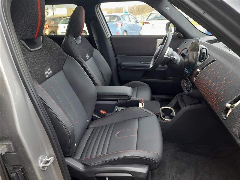 Mini Countryman 0,0 JCW ALL4 - fotka 27 z 31