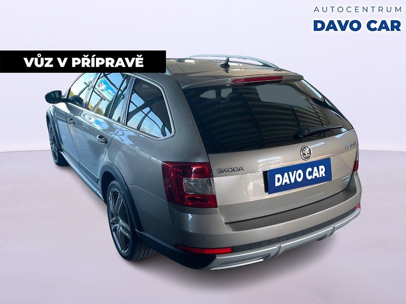 Škoda Octavia 2.0 TDI 135kW DSG Scout Xenon - fotka 2 z 12