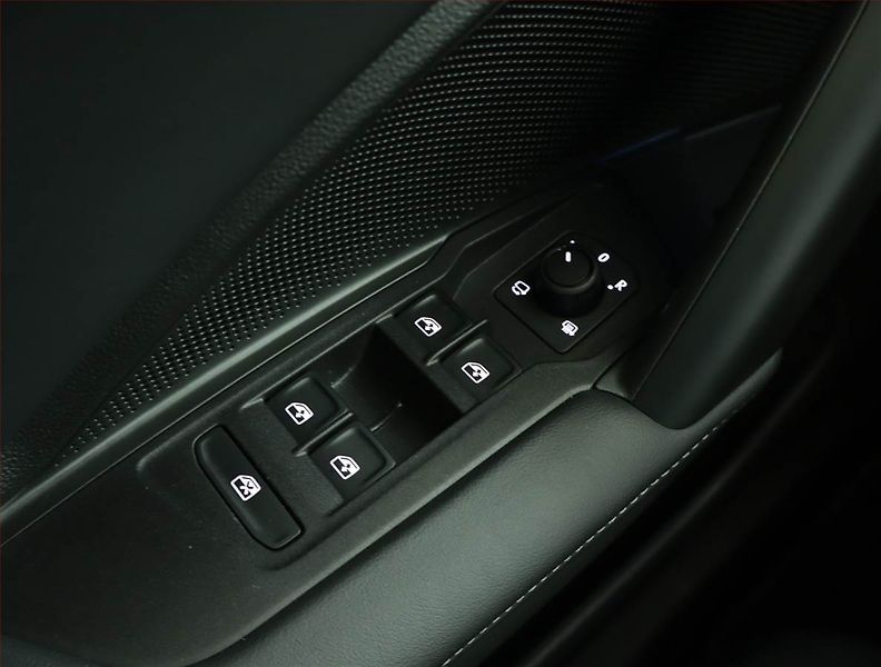 Volkswagen Tayron (2025) 1.5 eTSI - fotka 16 z 16
