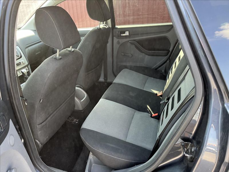 Ford Focus 1,8 i KLIMA 2x KOLA VYHŘ. OKNO - fotka 13 z 37