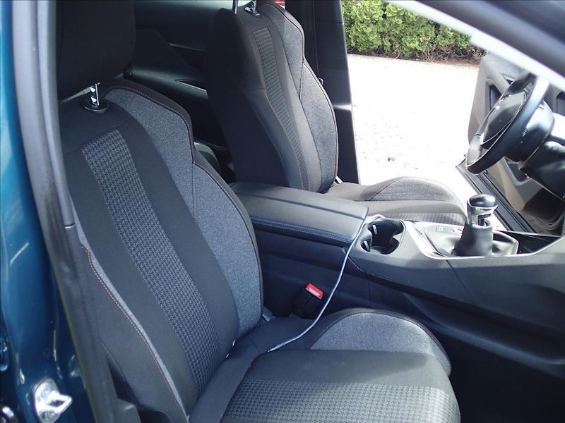 Peugeot 3008 1,2 CZ, 1.Majitel, serv. kn - fotka 35 z 48
