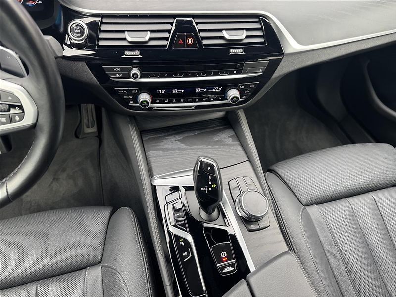 BMW Řada 5 3,0 540d xDrive M-Packet ČR DP - fotka 19 z 36