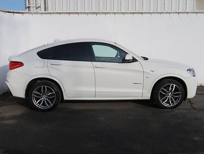 BMW X4 (2018) M Sport xDrive30d, 4X4 - fotka 6 z 20