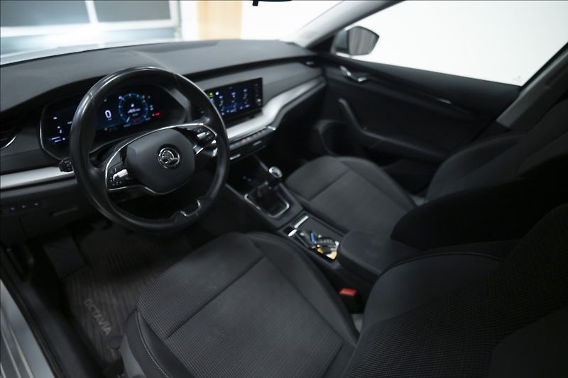 Škoda Octavia 2,0 TDI 1. MAJ ČR VÝHŘEV DPH - fotka 39 z 42