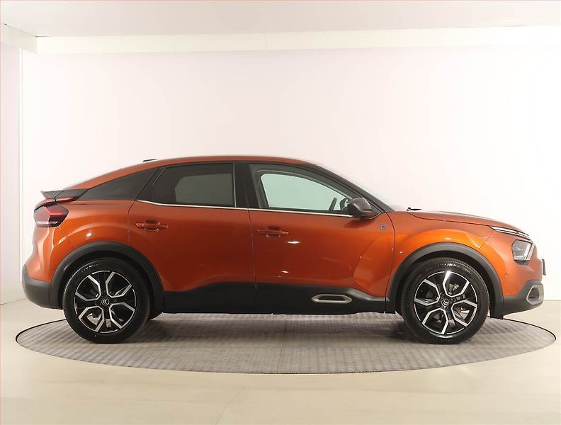 Citroën ë-C4 (2022) Shine 50 kWh, SoH 94% - fotka 6 z 27