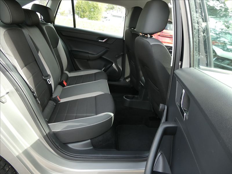 Škoda Rapid 1,2 TSi 81kW 1.MAJITEL,SERVISK - fotka 26 z 47
