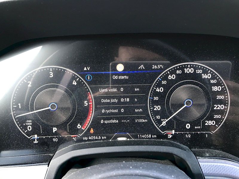 Volkswagen Touareg (2021) R-LINE V6 3,0 TDI 4MOT 8TT - fotka 28 z 30