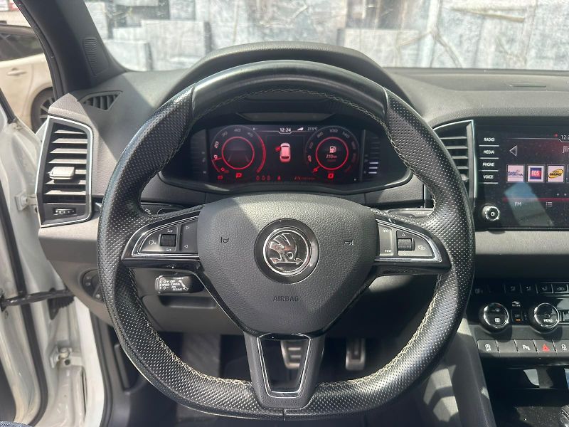 Škoda Karoq (2019) 1.6TDi, 85KW, SPORTLINE - fotka 17 z 30