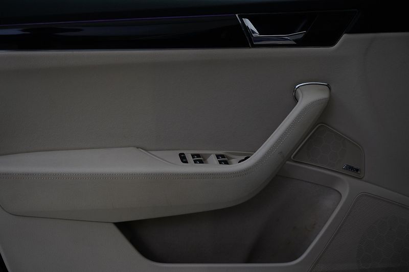 Škoda Superb - fotka 12 z 35