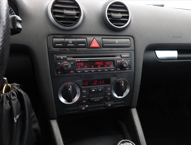Audi A3 (2006) 1.6, po STK, za super cenu - fotka 9 z 12