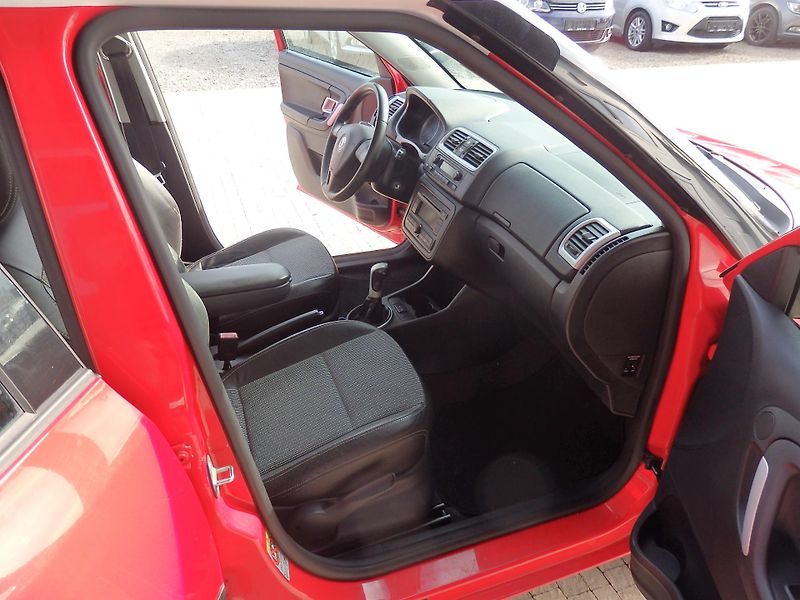 Škoda Fabia 1,4 16V SPORT, DIGI KLIMA, 16´ - fotka 10 z 14
