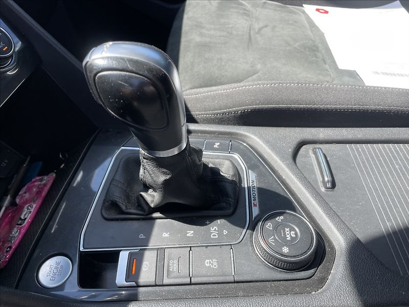 Volkswagen Tiguan 2,0 TDi 110kw 4-Motion LED GPS - fotka 22 z 37