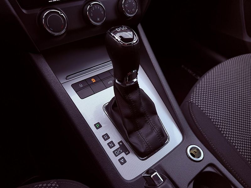 Škoda Octavia 2.0 TDi DSG Style, Navi - fotka 21 z 25
