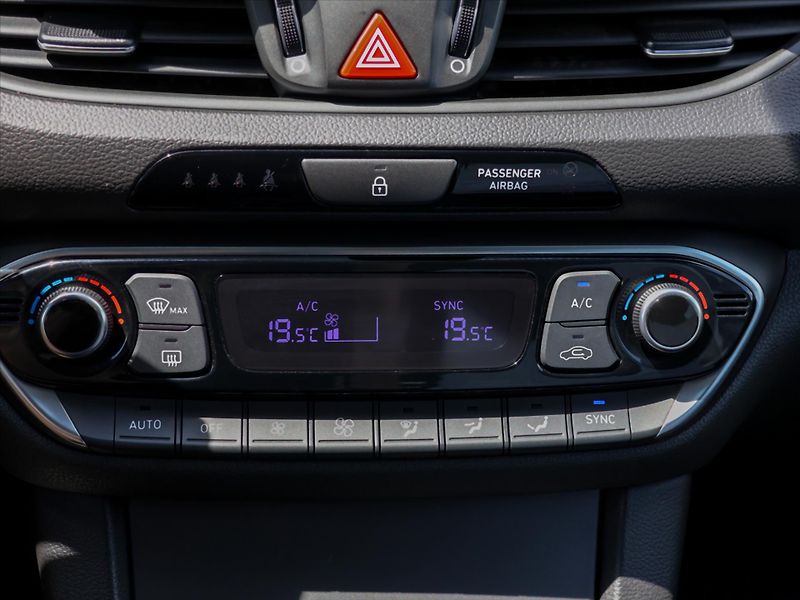 Hyundai i30 1.6 CRDi Automat CZ Style LED - fotka 26 z 37