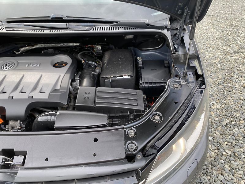 Volkswagen Touran 2.0TDi 140PS DSG TAŽNÉ - fotka 24 z 47