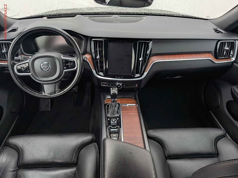 Volvo V60 (2019) 2.0D 4x4, Cross Country, AT - fotka 8 z 16
