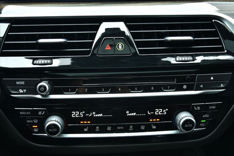 BMW Řada 5 520d xDrive LUXURY NAVI ČR - fotka 25 z 28