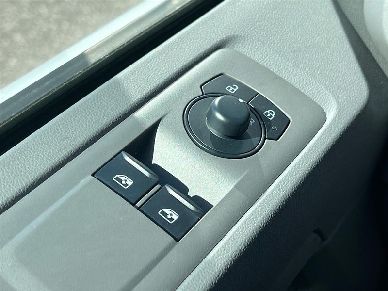Volkswagen Transporter 2,0 TDi 110 kW 3 místný  T7 - fotka 20 z 24
