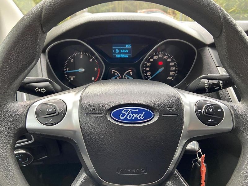 Ford Focus (2011) 1.6Tdci 85kw - fotka 23 z 29