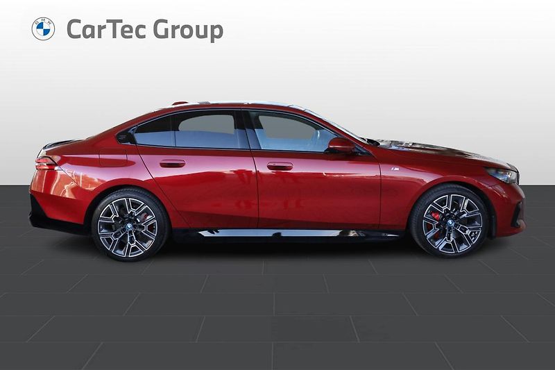 BMW i5 eDrive40 Sedan - fotka 4 z 34